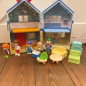 CoComelon Deluxe Family House Playset